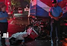 Motorizado pierde la vida tras impactar contra camión estacionado en carretera Nueva a León Foto: Motorizado fallece tras impactar contra camión en carretera Nueva a León/TN8