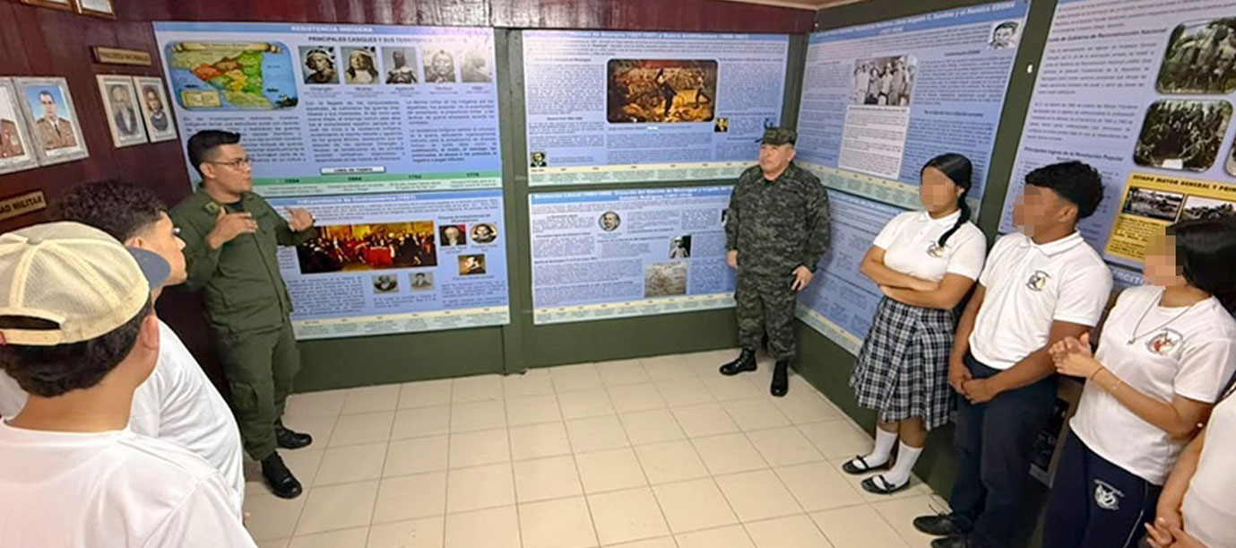Foto: Estudiantes visitan el Batallón Ecológico “Bosawás” en Siuna/Cortesía