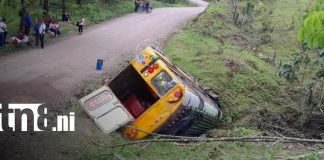 Foto: Vuelco de bus en San José de Bocay, Jinotega, deja daños materiales y pasajeros ilesos/TN8