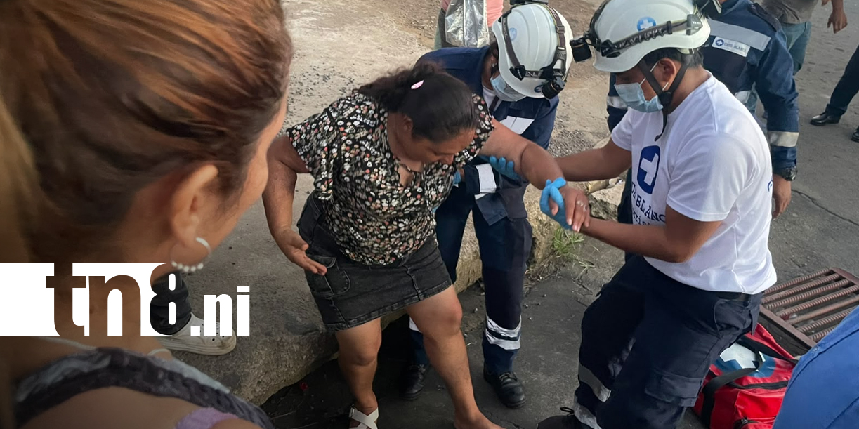 Foto: Camioncito se vuelca tras fuerte impacto con una rastra en Catarina/TN8
