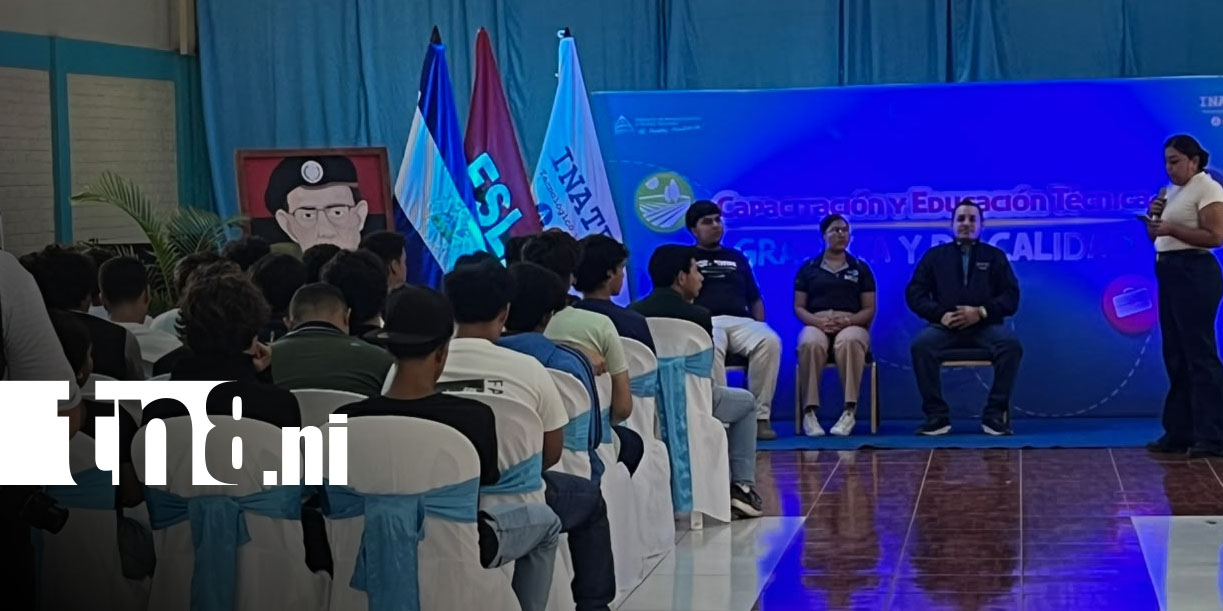 Foto: Estudiantes de los Centros Tecnológicos rinden homenaje al Comandante Tomás Borge/TN8