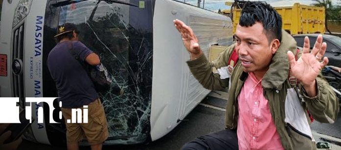Foto: Tres lesionados delicados tras vuelco de microbús en carretera a Masaya/TN8