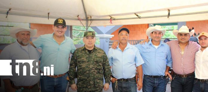 El Batallón Ecológico “BOSAWAS” sostuvo un encuentro con productores, comerciantes y transportistas de Siuna para abordar temas de seguridad en el campo, lucha contra el abigeato y protección de los recursos naturales. El Batallón Ecológico “BOSAWAS” sostuvo un encuentro con productores, comerciantes y transportistas de Siuna para abordar temas de seguridad en el campo, lucha contra el abigeato y protección de los recursos naturales.