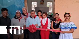 Foto: Inauguran laboratorio de informática en honor a Edgar “La Gata” Munguía/Tn8