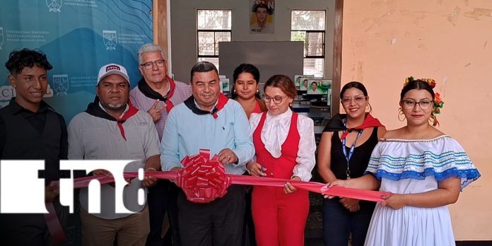 Foto: Inauguran laboratorio de informática en honor a Edgar “La Gata” Munguía/Tn8 Foto: Inauguran laboratorio de informática en honor a Edgar “La Gata” Munguía/Tn8