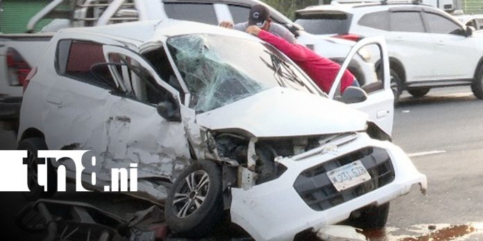 Foto: Violento impacto deja cuantiosos daños materiales en la Pista Suburbana, Managua/TN8 Foto: Violento impacto deja cuantiosos daños materiales en la Pista Suburbana, Managua/TN8