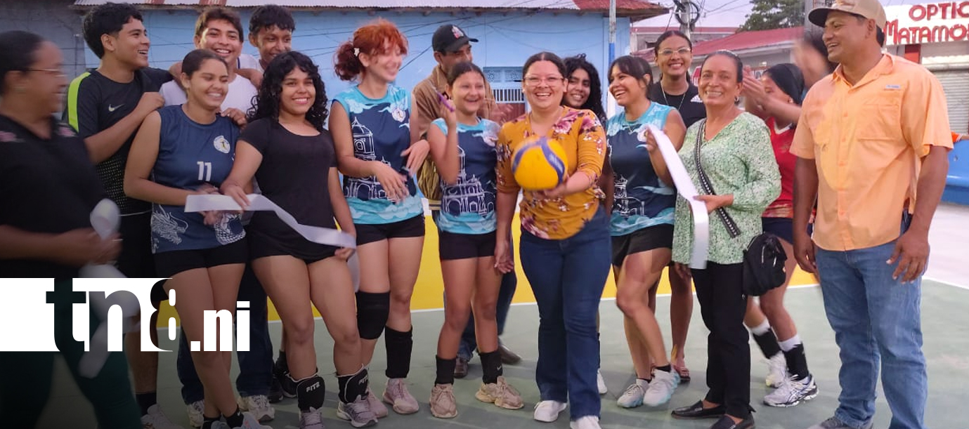 Foto: Equipo femenino de voleibol de Nandaime estrena cancha remodelada/TN8