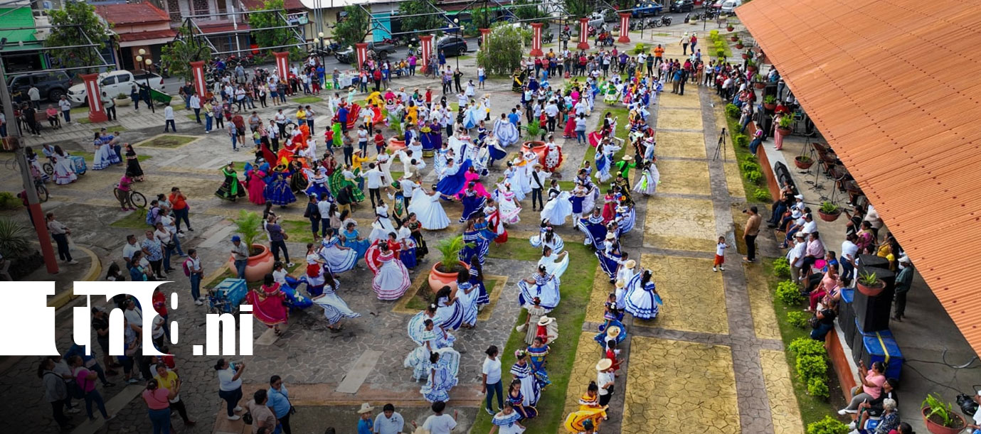 Foto: El amor por la patria y las raíces culturales se fomenta desde el hogar/TN8