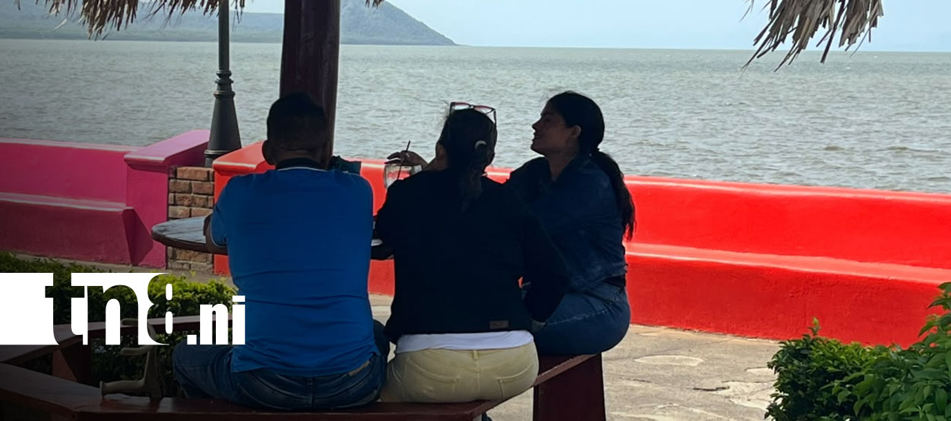 Foto: Familias aprovechan espacios recreativos del Puerto Salvador Allende/TN8