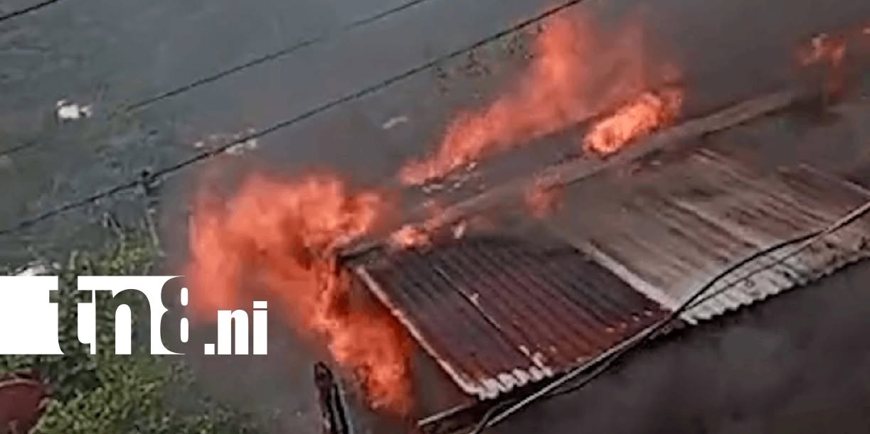 Foto: Voraz incendio reduce a escombros dos viviendas en Matagalpa /TN8