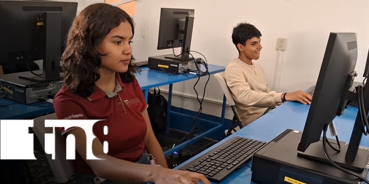 Foto: Inauguran laboratorio de informática en honor a Edgar “La Gata” Munguía/Tn8