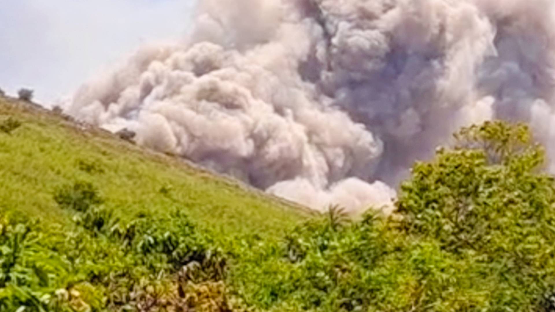 Foto: Volcán Telica registra nueva expulsión de gases y cenizas/ TN8