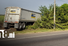 Motociclista resulta herido tras impacto con un cabezal en León Foto: Fuerte accidente de tránsito en carretera de León / TN8