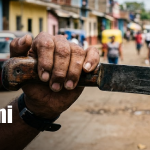 Hombre queda con el brazo casi amputado tras ataque con machete en Managua Foto: Ataque con machete en un barrio de Managua / TN8
