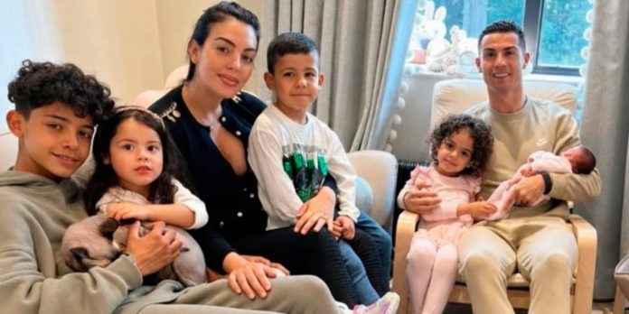 Foto: ¿Georgina adoptó a los hijos de CR7?/Cortesía Foto: ¿Georgina adoptó a los hijos de CR7?/Cortesía