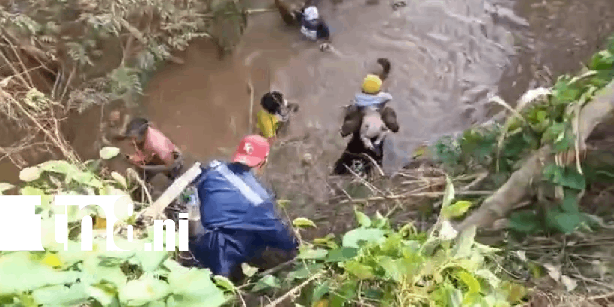Foto: Bebé y varias personas fueron rescatados con vida tras naufragio en el Río Coco /TN8