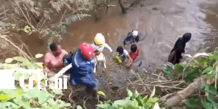 Foto: Bebé y varias personas fueron rescatados con vida tras naufragio en el Río Coco /TN8 Foto: Bebé y varias personas fueron rescatados con vida tras naufragio en el Río Coco /TN8