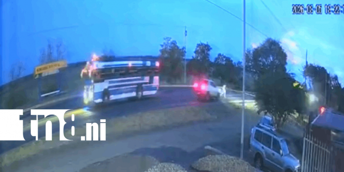 Foto: Fallece tras ser catapultado por camioneta en Boaco (VIDEO) /TN8 Foto: Fallece tras ser catapultado por camioneta en Boaco (VIDEO) /TN8