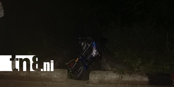Foto: Motociclista muere tras estrellarse contra alcantarilla en Wiwilí /TN8 Foto: Motociclista muere tras estrellarse contra alcantarilla en Wiwilí /TN8