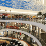 Conmoción en España: Cobarde mata a su mujer en un centro comercial y huye Foto: Escapa tras apuñalar a su pareja en un centro comercial de España /Cortesía