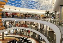 Conmoción en España: Cobarde mata a su mujer en un centro comercial y huye Foto: Escapa tras apuñalar a su pareja en un centro comercial de España /Cortesía