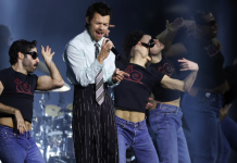 Harry Styles bromea sobre la boda de Taylor Swift durante concierto en Nueva York
