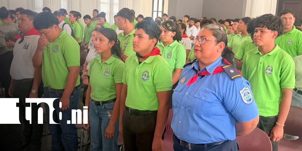 Foto: Jóvenes conocen de cerca la historia de la Toma del Palacio Nacional / TN8