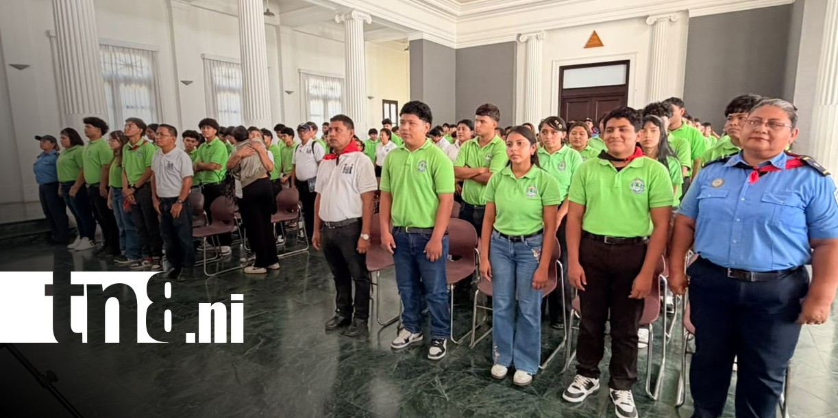 Foto: Jóvenes conocen de cerca la historia de la Toma del Palacio Nacional / TN8