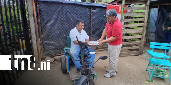 Foto: Adulto de Nicaragua que busca estudiar Derecho gracias a los programas de gobierno / TN8