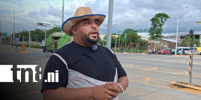 Foto: Chicken Ríos, el sujeto que agarra a garrotazos a quienes irrespetan las leyes de tránsito en Managua / TN8 Foto: Chicken Ríos, el sujeto que agarra a garrotazos a quienes irrespetan las leyes de tránsito en Managua / TN8
