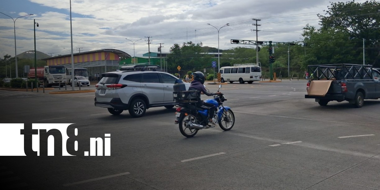 Foto: Chicken Ríos, el sujeto que agarra a garrotazos a quienes irrespetan las leyes de tránsito en Managua / TN8