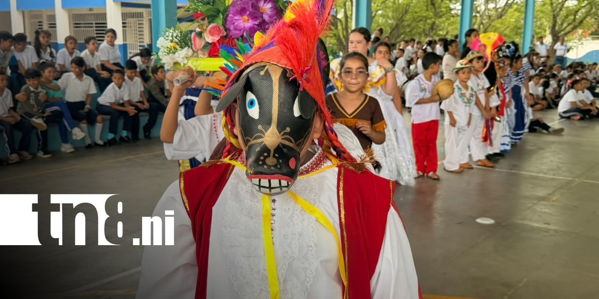 Foto: Festival de huipiles en colegio de Managua / TN8