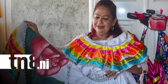 Foto: Artesanos de Masaya se preparan con banderas y trajes típicos para las fiestas patrias / TN8 Foto: Artesanos de Masaya se preparan con banderas y trajes típicos para las fiestas patrias / TN8