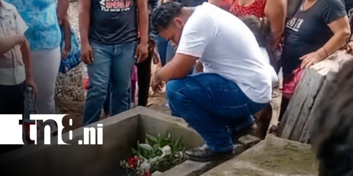 Foto: Entierro de niña de 4 años tras lamentable fallecimiento en Ticuantepe / TN8 Foto: Entierro de niña de 4 años tras lamentable fallecimiento en Ticuantepe / TN8