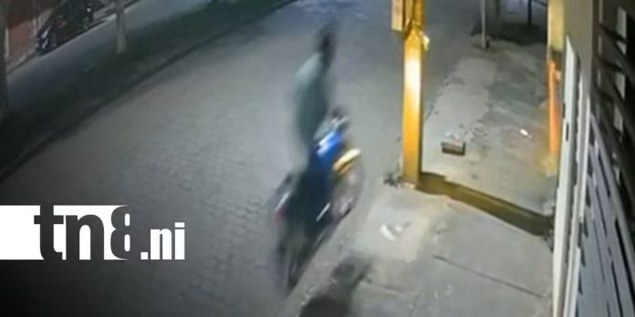 Foto: Motociclista se estrella contra un poste en Managua /TN8 Foto: Motociclista se estrella contra un poste en Managua /TN8