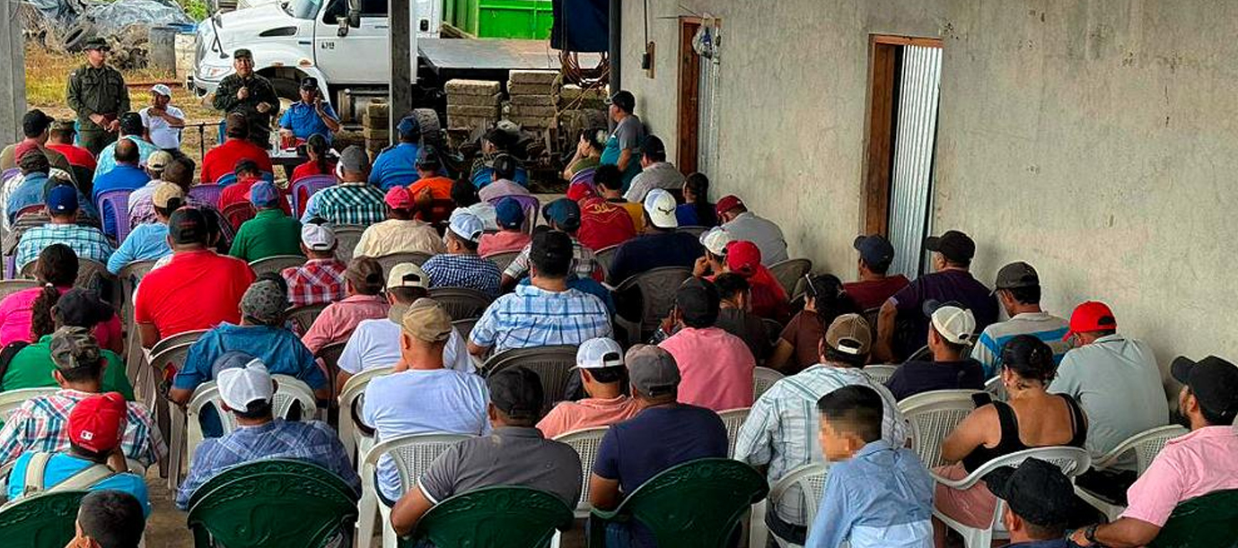 Foto: Ejército aborda seguridad y protección ambiental con productores/Cortesía