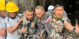Nepal: hallan con vida a un hombre atrapado durante 10 días bajo tierra