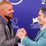 Ricky Martin debuta en Venecia con “Hombre al agua” junto a Gael García Foto: Gael García y Ricky Martin llegan a Venecia/Cortesía