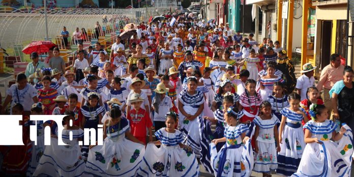 Foto: Día Nacional del Huipil reúne a familias y estudiantes en Siuna/TN8 Foto: Día Nacional del Huipil reúne a familias y estudiantes en Siuna/TN8