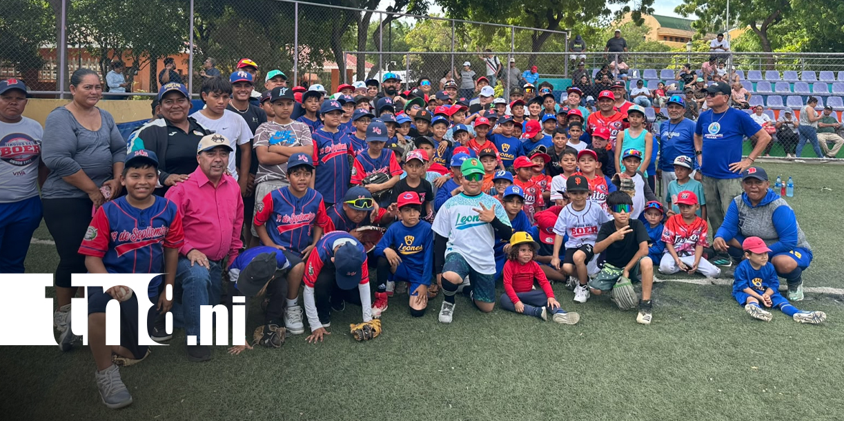 Foto: Luis Allen comparte técnicas con peloteros infantiles de Managua/TN8