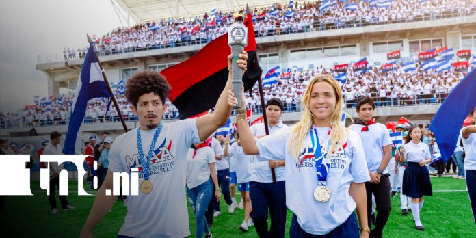 Foto: Jóvenes reciben la Antorcha Centroamericana en Managua/TN8