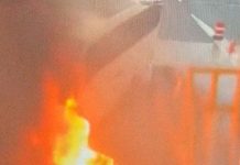 Autobús choca contra peaje y queda envuelto en llamas en Turquía (VIDEO) Foto: Accidente en Turquía deja dos muertos tras incendio de un autobús/Cortesía