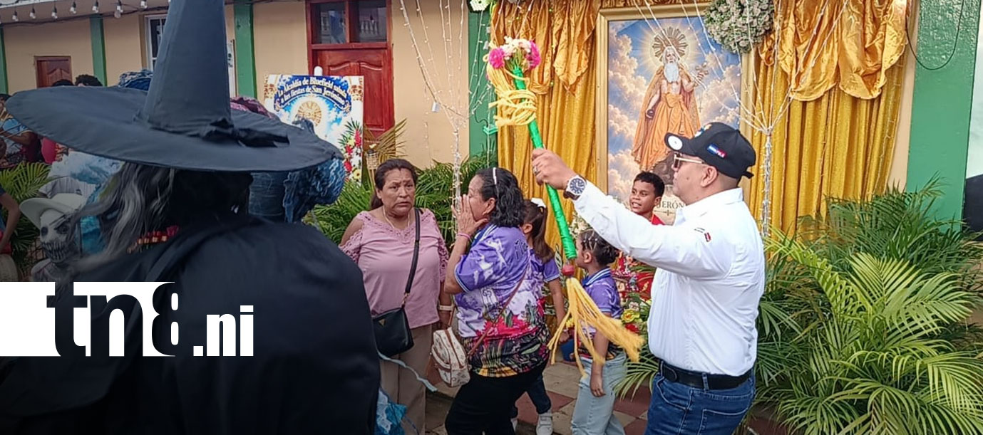 Foto: Familias promesantes entregan la mayordomía de San Jerónimo a la Alcaldía de Bluefields/TN8