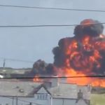 Dos pilotos heridos tras estrellarse un avión de la RAF en Gales (VIDEO) Foto: Accidente de un avión de entrenamiento de la RAF deja dos pilotos heridos/Cortesía