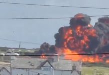 Dos pilotos heridos tras estrellarse un avión de la RAF en Gales (VIDEO) Foto: Accidente de un avión de entrenamiento de la RAF deja dos pilotos heridos/Cortesía
