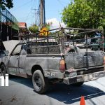 Desesperación al quedarse sin frenos: camioneta termina estrellada e incendiada Foto:Camioneta se queda sin frenos, se incendia y termina contra el muro de una vivienda/TN8