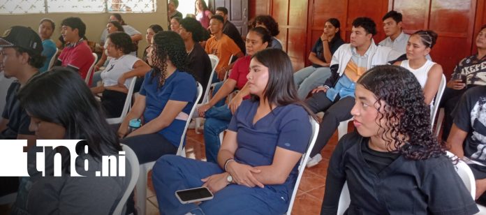 1 Foto: Jóvenes de Nandaime se preparan para enfrentar los riesgos de las redes sociales / TN8