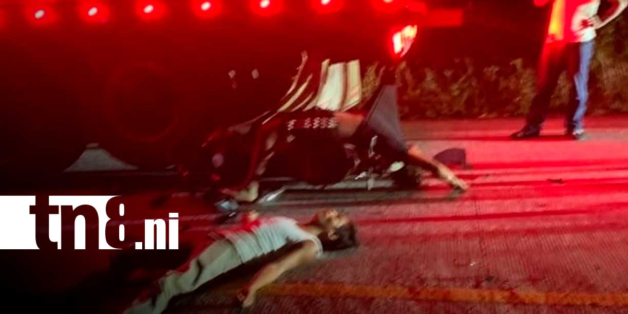 Foto: Jóvenes sobreviven a fuerte choque contra un camión en Rosita/TN8