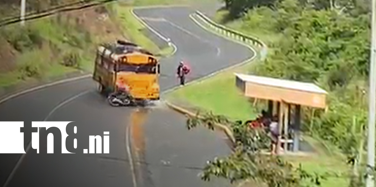 Foto: Motociclista resulta lesionado tras choque con autobús/TN8