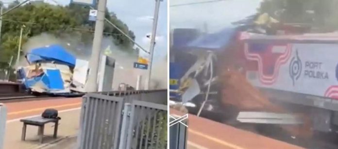 Foto: Tren con 300 pasajeros impacta contra un camión en Polonia/Cortesía Foto: Tren con 300 pasajeros impacta contra un camión en Polonia/Cortesía